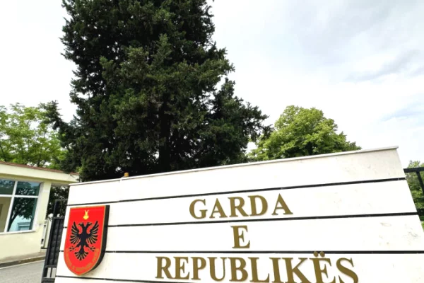 Shtepi me qera Apartament ne Tirane, 1+1, Mobilimi E mobiluar, Pagesa 2,500  Euro.