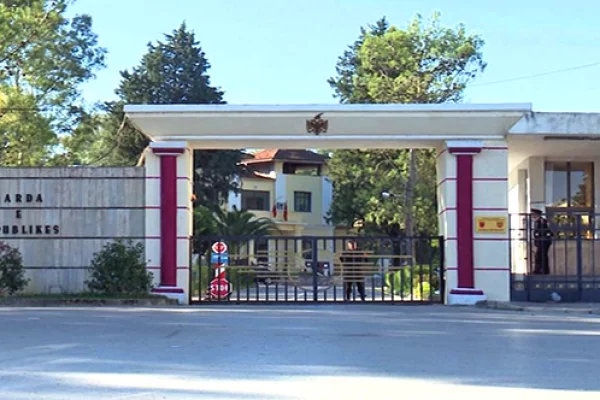 Shtepi me qera Apartament ne Tirane, 1+1, Mobilimi E mobiluar, Pagesa 2,500  Euro.