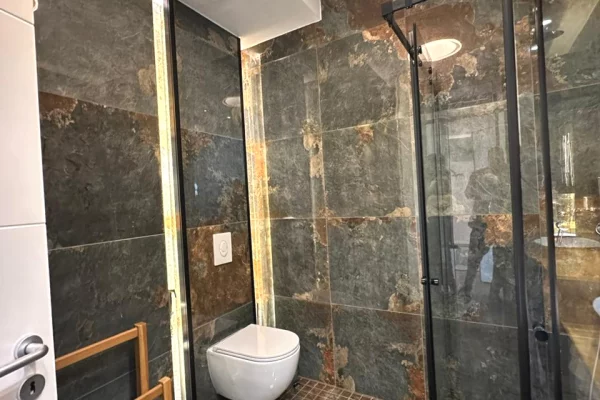 Appartamento in vendita a Tirana 1+1, Arredato