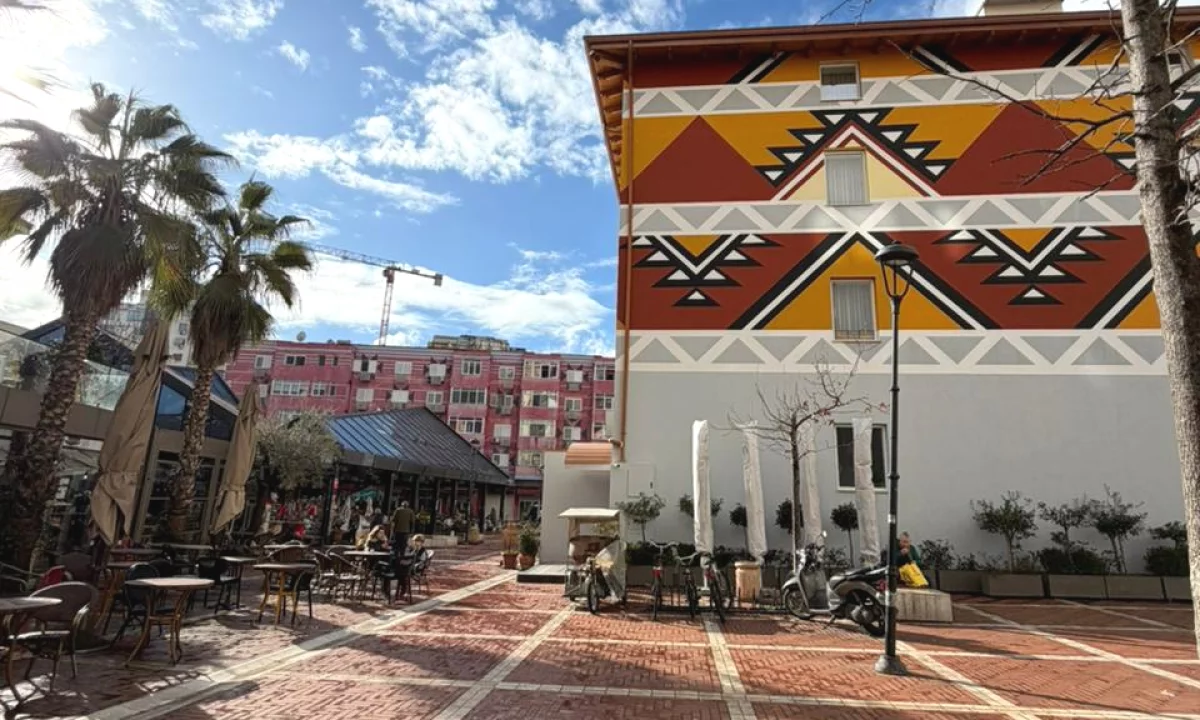 Shtepi ne shitje Apartament ne Tirane, 3+1, Mobilimi E mobiluar, Pagesa 338,800  Euro.