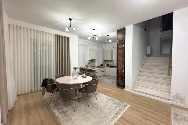 Villa di lusso in affitto a Tirana 3+1, Arredato