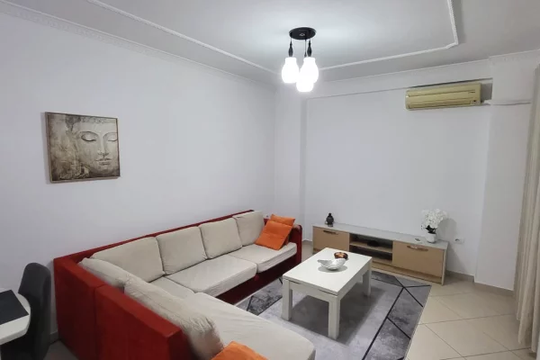 Shtepi me qera Apartament ne Tirane, 2+1, Mobilimi E mobiluar, Pagesa 600  Euro.