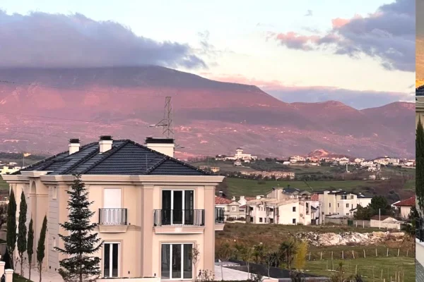 Shtepi ne shitje 7+1 ne Tirane - 2,700,000 Euro