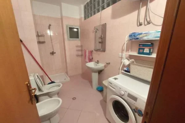 Shtepi me qera Apartament ne Vlore, 1+1, Mobilimi E mobiluar, Pagesa 5,000  Leke.