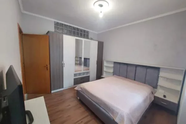 Shtepi me qera Apartament ne Vlore, 1+1, Mobilimi E mobiluar, Pagesa 5,000  Leke.
