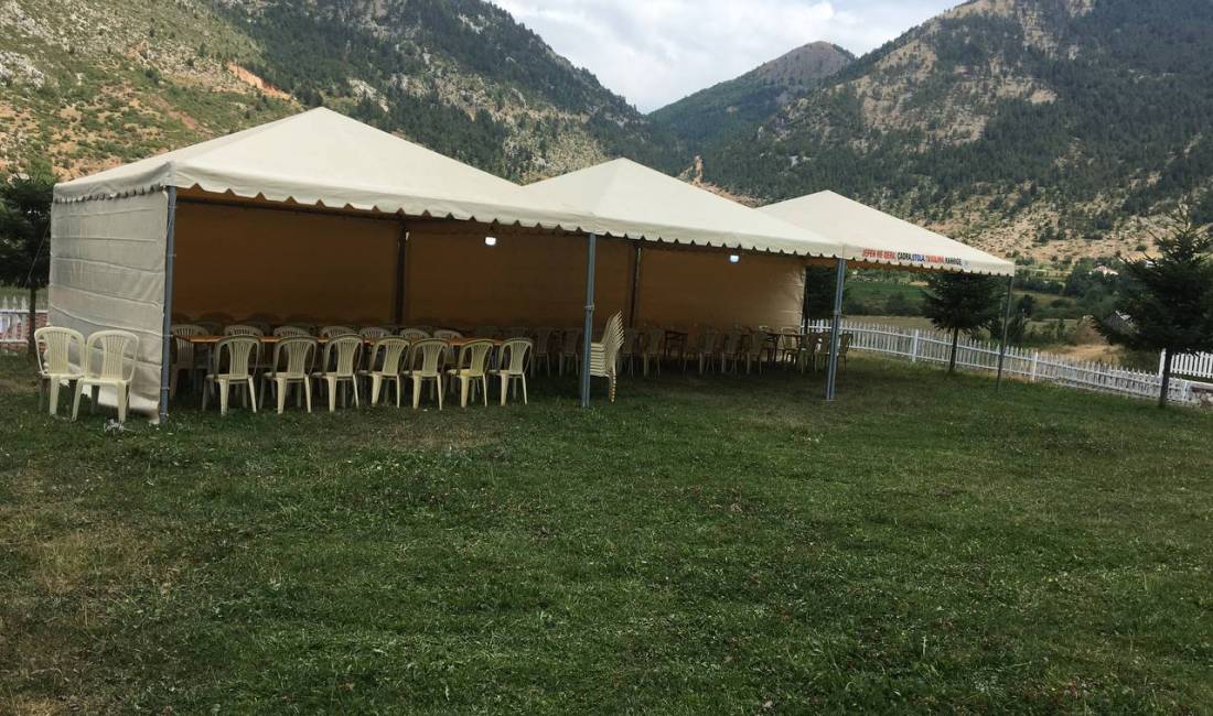 Noka Event ofron Tavolina Karrige Cadra, Tenda Me Qera per Dasma, Fejsa Ditelindje