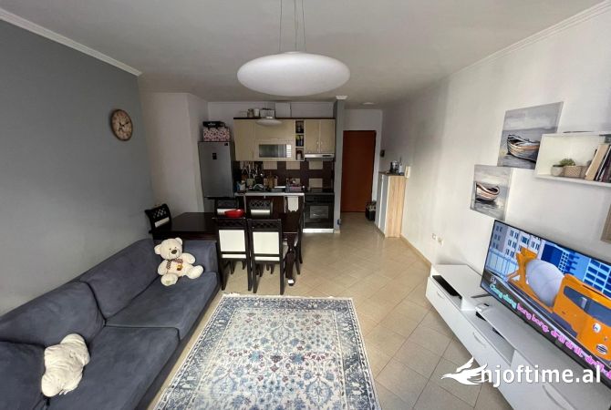 Shtepi me qera Apartament ne Tirane, 3+1, Mobilimi E mobiluar, Pagesa 500  Euro.