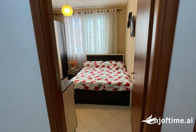 Shtepi me qera Apartament ne Tirane, 3+1, Mobilimi E mobiluar, Pagesa 500  Euro.