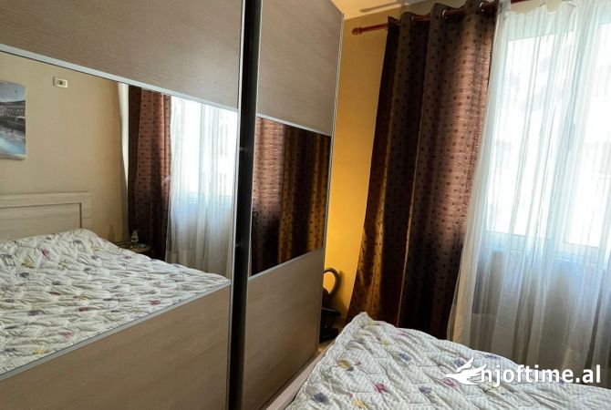 Shtepi me qera Apartament ne Tirane, 3+1, Mobilimi E mobiluar, Pagesa 500  Euro.