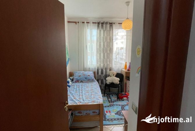 Shtepi me qera Apartament ne Tirane, 3+1, Mobilimi E mobiluar, Pagesa 500  Euro.