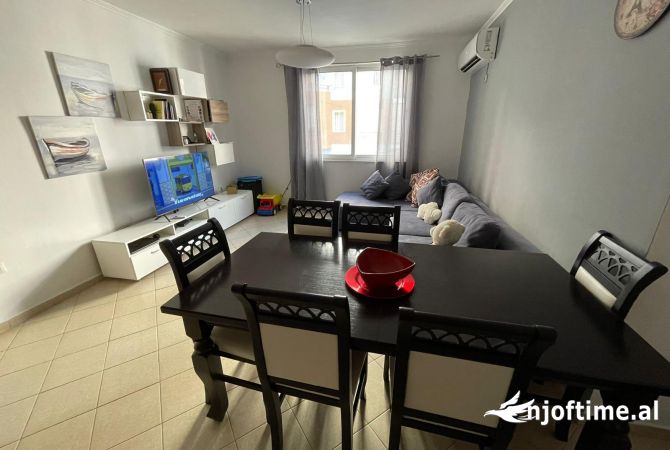 Shtepi me qera Apartament ne Tirane, 3+1, Mobilimi E mobiluar, Pagesa 500  Euro.