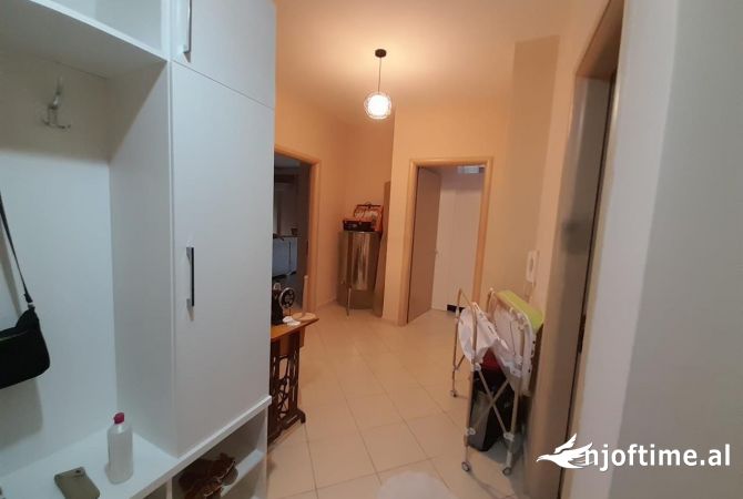 Shtepi me qera Apartament ne Tirane, 2+1, Mobilimi E mobiluar, Pagesa 500  Euro.