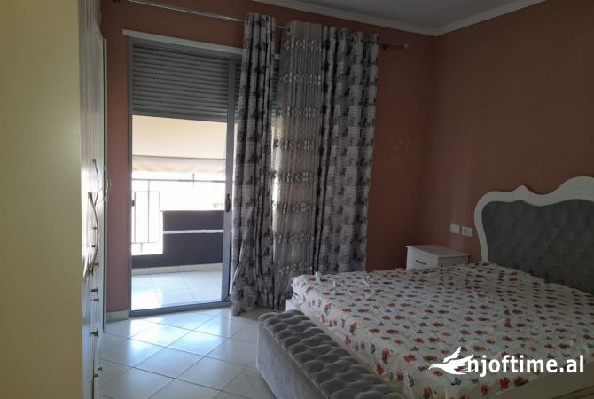 Shtepi me qera Apartament ne Tirane, 2+1, Mobilimi E mobiluar, Pagesa 500  Euro.