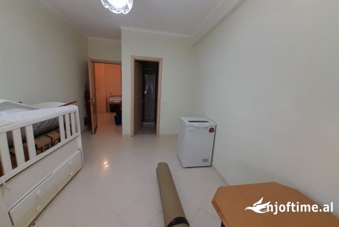 Shtepi me qera Apartament ne Tirane, 2+1, Mobilimi E mobiluar, Pagesa 500  Euro.