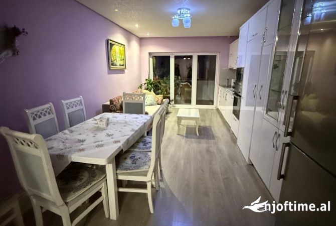 Super Apartament 2+1 me qera ne Bllok, prane Gardes dhe Liqenit (65,000 Leke)