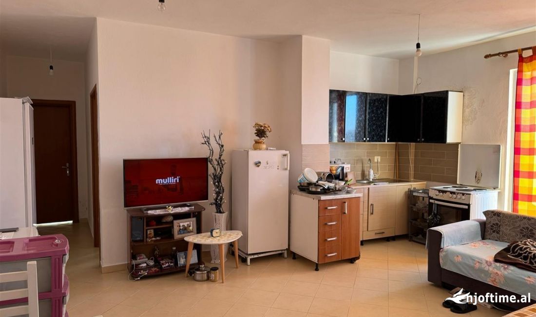 Shtepi ne shitje Apartament ne Tirane, 1+1, Mobilimi Pjeserisht e mobiluar, Pagesa 90,000  Euro.