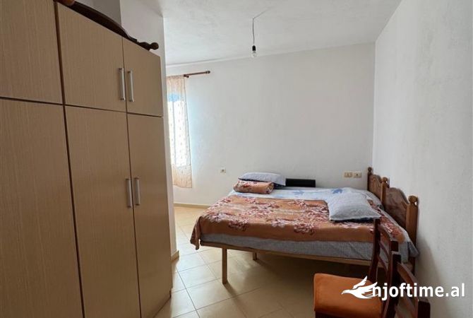 Shtepi ne shitje Apartament ne Tirane, 1+1, Mobilimi Pjeserisht e mobiluar, Pagesa 90,000  Euro.
