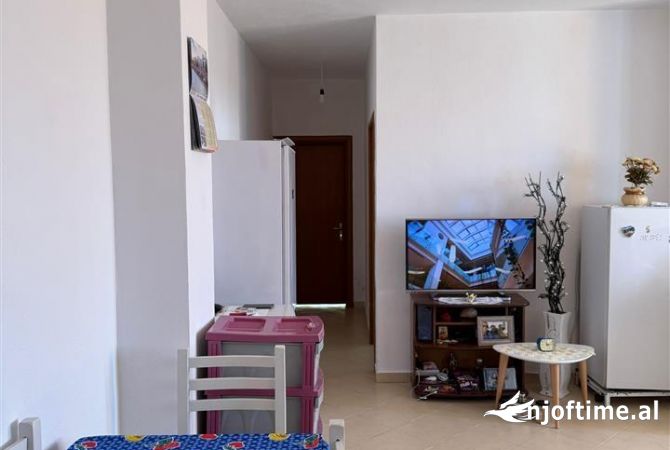 Shtepi ne shitje Apartament ne Tirane, 1+1, Mobilimi Pjeserisht e mobiluar, Pagesa 90,000  Euro.