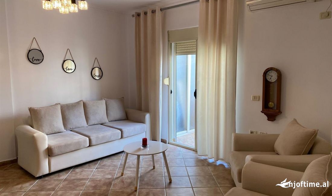 Shtepi ne shitje Apartament ne Tirane, 1+1, Mobilimi E mobiluar, Pagesa 97,000  Euro.