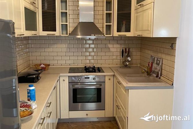 Shtepi ne shitje Apartament ne Tirane, 1+1, Mobilimi E mobiluar, Pagesa 97,000  Euro.