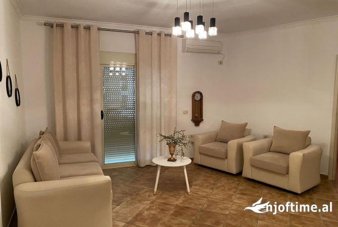 Shtepi ne shitje Apartament ne Tirane, 1+1, Mobilimi E mobiluar, Pagesa 97,000  Euro.