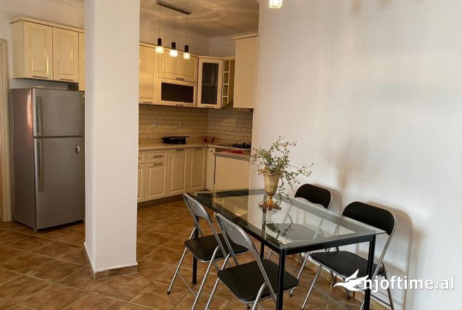 Shtepi ne shitje Apartament ne Tirane, 1+1, Mobilimi E mobiluar, Pagesa 97,000  Euro.
