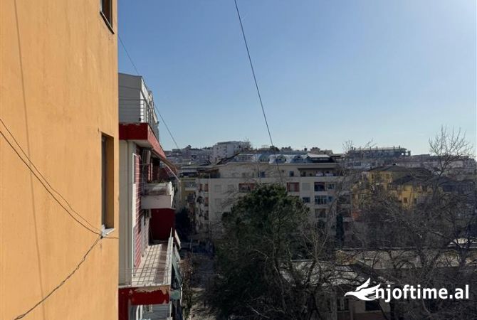 Shtepi ne shitje Apartament ne Tirane, 1+1, Mobilimi Bosh, pa mobiluar, Pagesa 82,000  Euro.
