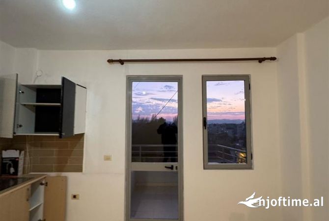 Shtepi ne shitje Apartament ne Tirane, 1+1, Mobilimi Bosh, pa mobiluar, Pagesa 82,000  Euro.