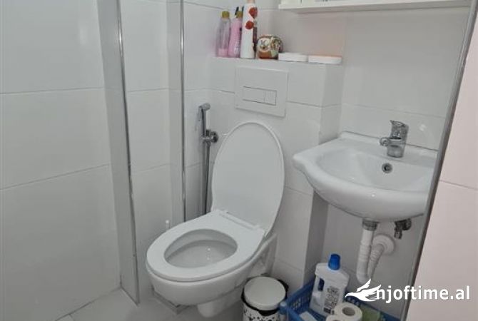 Shtepi me qera Apartament ne Tirane, 1+1, Mobilimi E mobiluar, Pagesa 600  Euro.