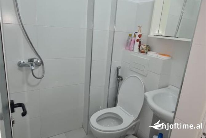 Shtepi me qera Apartament ne Tirane, 1+1, Mobilimi E mobiluar, Pagesa 600  Euro.