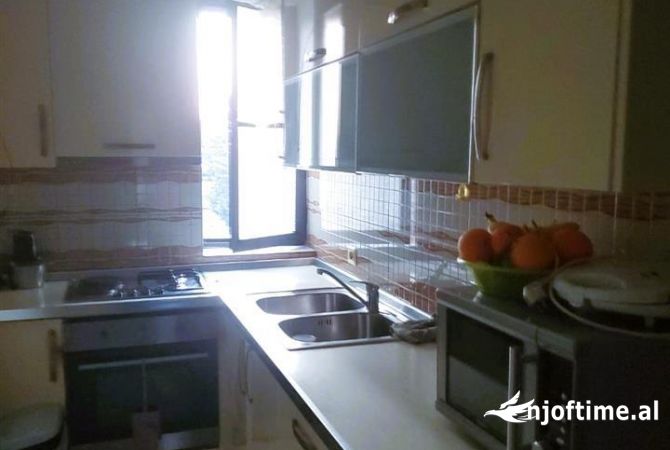 Shtepi ne shitje Apartament ne Tirane, 1+1, Mobilimi E mobiluar, Pagesa 68,000  Euro.