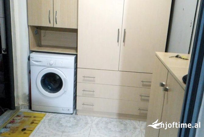 Shtepi ne shitje Apartament ne Tirane, 1+1, Mobilimi E mobiluar, Pagesa 68,000  Euro.