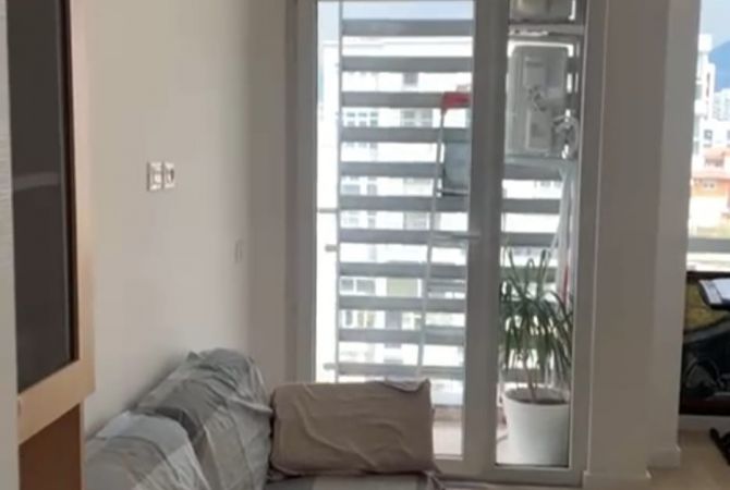 Zyre me qera tek Komuna e Parisit/Kika 2 (500 Euro)