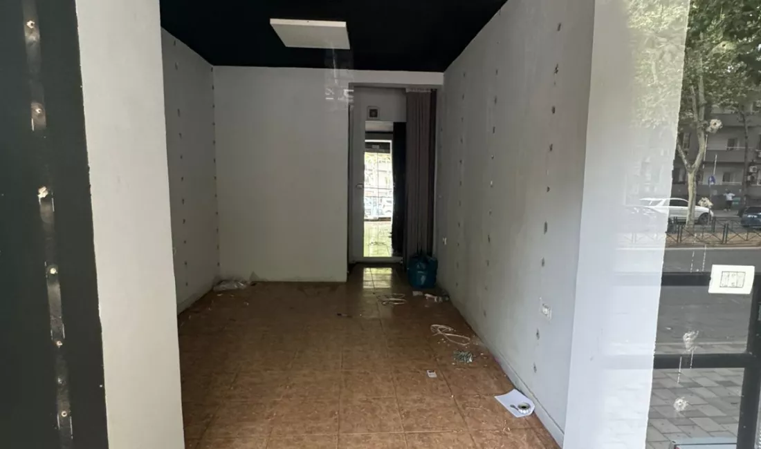 Dyqan me qera buze Rruges se Kavajes (700 Euro)