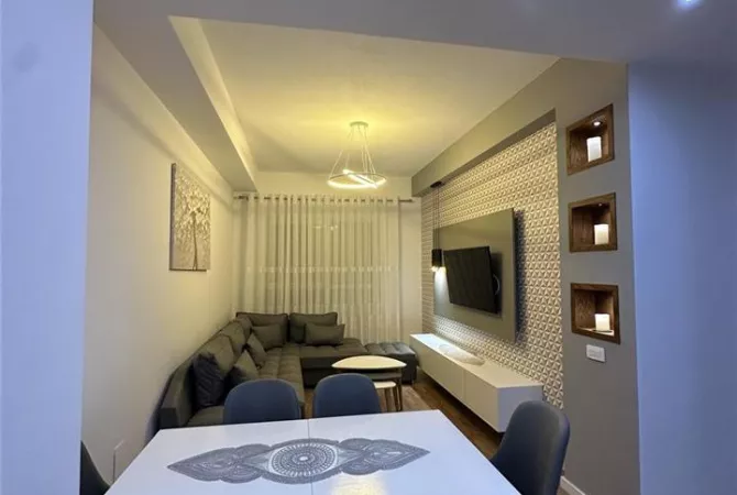 Shtepi me qera Apartament ne Tirane, 2+1, Mobilimi E mobiluar, Pagesa 500  Euro.