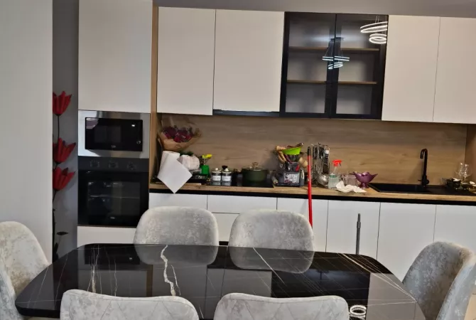 Shtepi ne shitje Apartament ne Tirane, 1+1, Mobilimi E mobiluar, Pagesa 110,000  Euro.