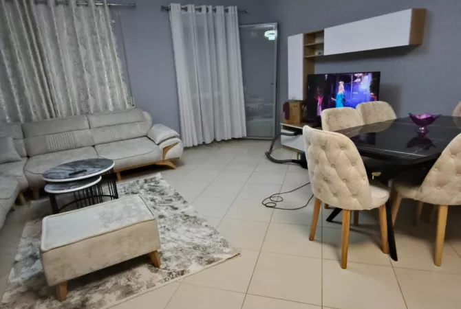 Shtepi ne shitje Apartament ne Tirane, 1+1, Mobilimi E mobiluar, Pagesa 110,000  Euro.