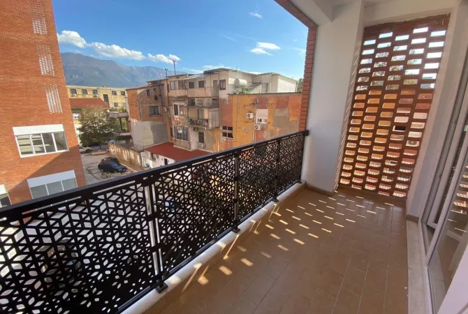 Shtepi me qera Apartament ne Tirane, 2+1, Mobilimi E mobiluar, Pagesa 650  Euro.