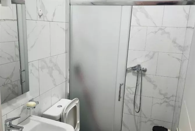 Shtepi me qera Apartament ne Tirane, 2+1, Mobilimi E mobiluar, Pagesa 650  Euro.