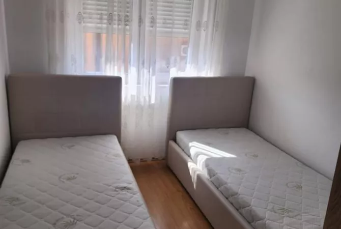 Shtepi me qera Apartament ne Tirane, 2+1, Mobilimi E mobiluar, Pagesa 650  Euro.