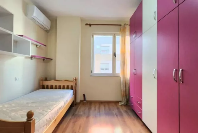 Shtepi me qera Apartament ne Tirane, 2+1, Mobilimi E mobiluar, Pagesa 50,000  Leke.
