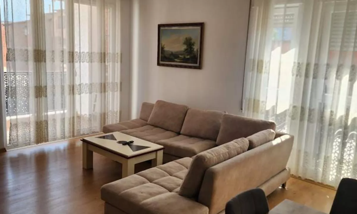 Shtepi me qera Apartament ne Tirane, 2+1, Mobilimi E mobiluar, Pagesa 65,000  Leke.