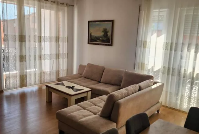 Super Apartament 2+1+2 me qera tek shkolla e bashkuar, prane QSUT (65,000 leke)