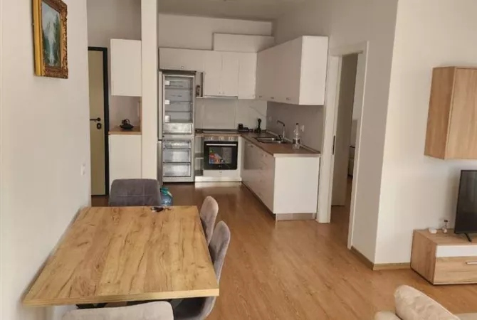 Shtepi me qera Apartament ne Tirane, 2+1, Mobilimi E mobiluar, Pagesa 65,000  Leke.