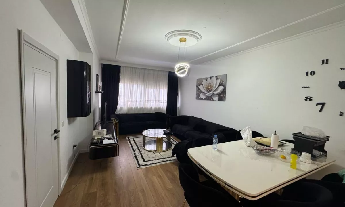Shtepi ne shitje Apartament ne Tirane, 2+1, Mobilimi E mobiluar, Pagesa 155,000  Euro.