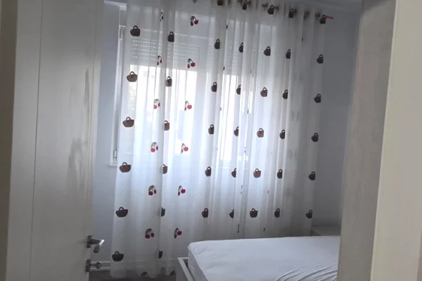 Shtepi me qera Apartament ne Tirane, 2+1, Mobilimi E mobiluar, Pagesa 670  Euro.