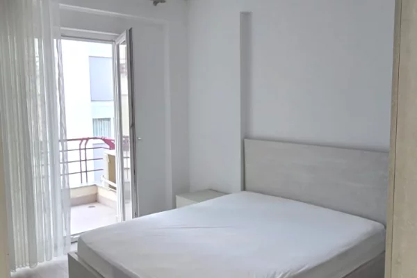 Shtepi me qera Apartament ne Tirane, 2+1, Mobilimi E mobiluar, Pagesa 670  Euro.