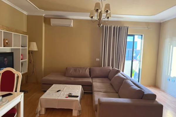 Shtepi me qera 2+1 ne Tirane - 450 Euro