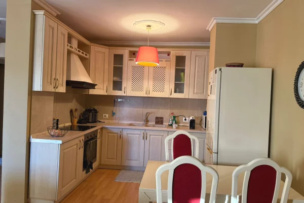 Shtepi me qera Apartament ne Tirane, 2+1, Mobilimi E mobiluar, Pagesa 450  Euro.