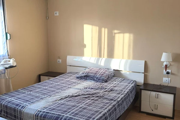 Shtepi me qera Apartament ne Tirane, 2+1, Mobilimi E mobiluar, Pagesa 450  Euro.